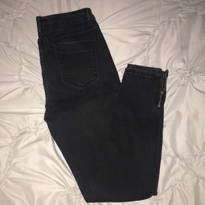Black Skinny jeans with zipper at ankle